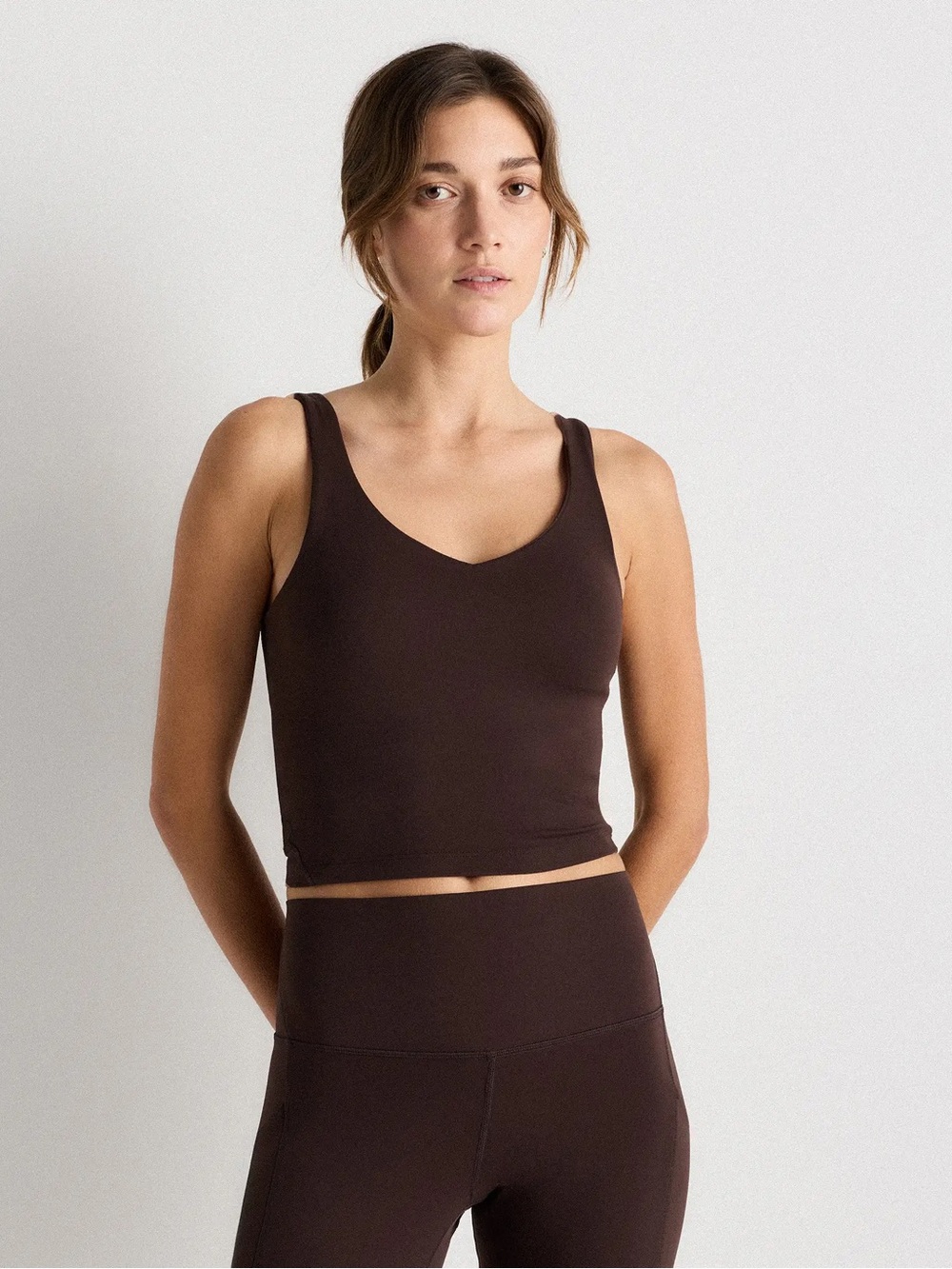 NWT QUINCE Ultra-Form V-Neck Cropped Tank Medium Espresso 9652 - Picture 1 of 13